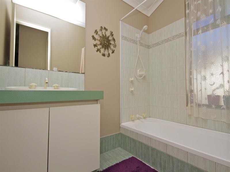 60 Lombardy Crescent, Caversham WA 6055