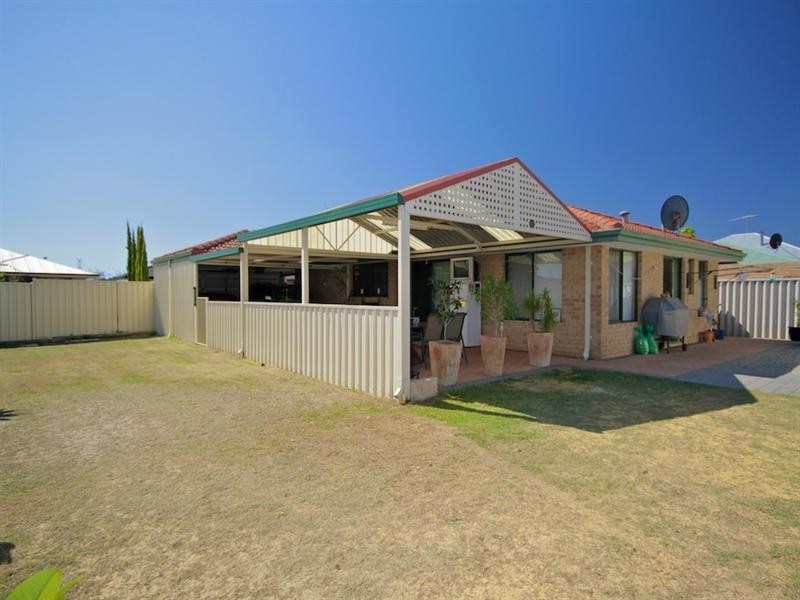 60 Lombardy Crescent, Caversham WA 6055