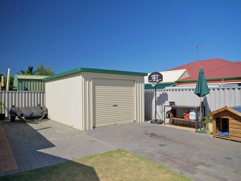 60 Lombardy Crescent, Caversham WA 6055