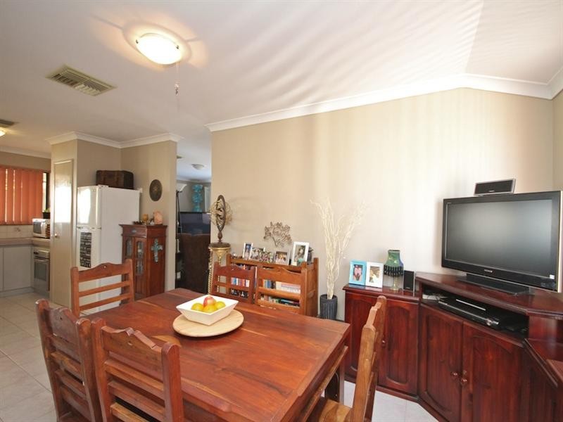 60 Lombardy Crescent, Caversham WA 6055