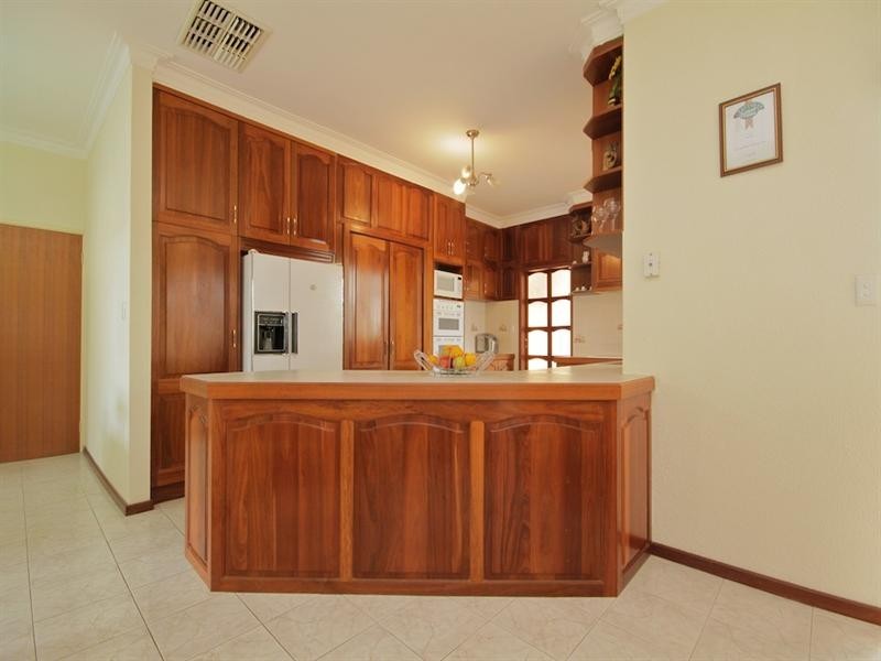 12 Elsfield Way, Bassendean WA 6054