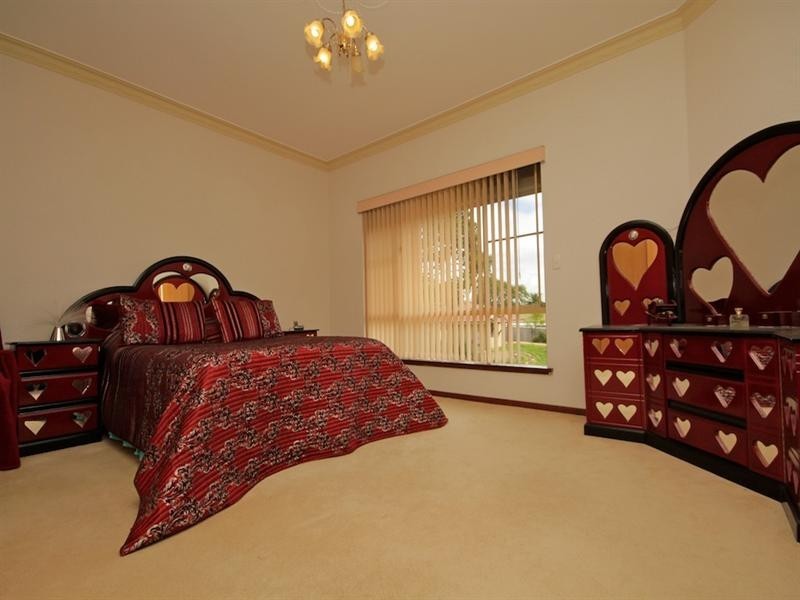 12 Elsfield Way, Bassendean WA 6054