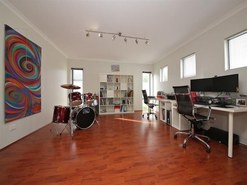 19 Driftwood Way, Beechboro WA 6063