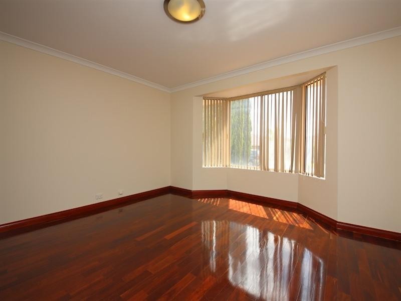 17 Penlea Glade, Kiara WA 6054