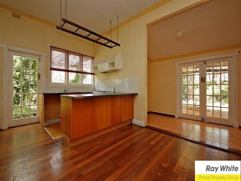 2 Gilbert Street, Bayswater WA 6053