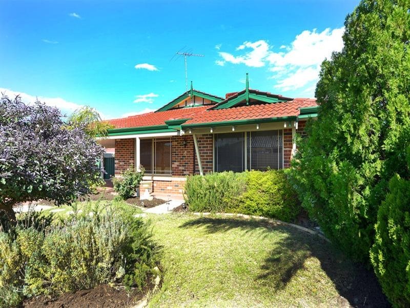 4 Loire Elbow, Caversham WA 6055