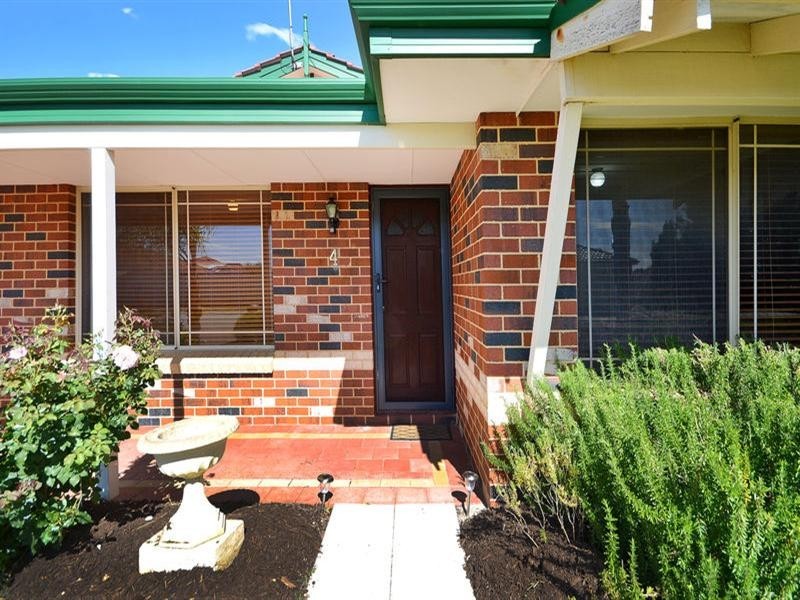 4 Loire Elbow, Caversham WA 6055