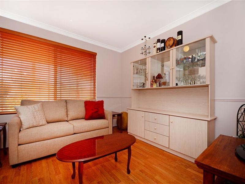 4 Loire Elbow, Caversham WA 6055