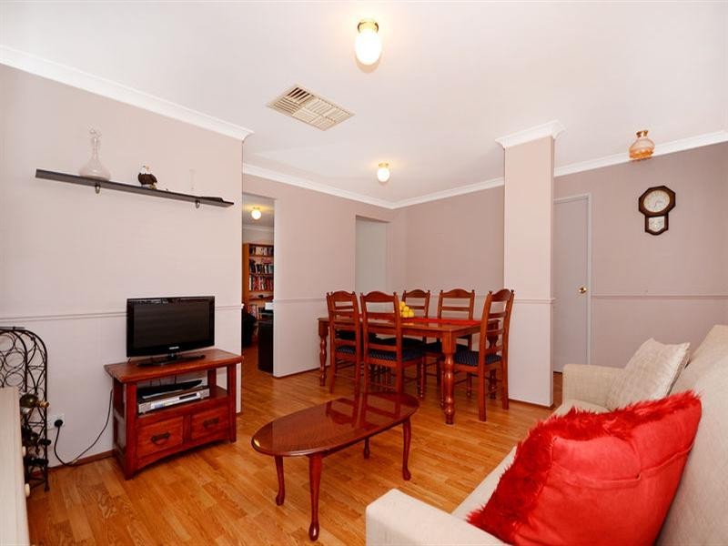 4 Loire Elbow, Caversham WA 6055