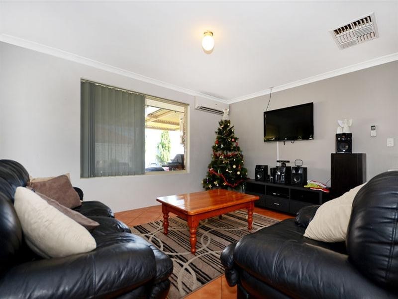 4 Loire Elbow, Caversham WA 6055