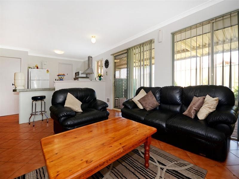 4 Loire Elbow, Caversham WA 6055