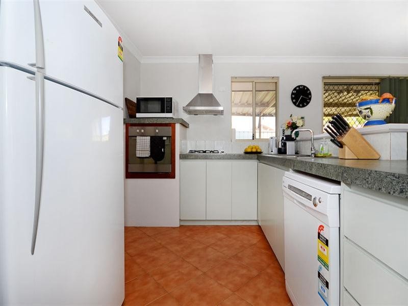 4 Loire Elbow, Caversham WA 6055