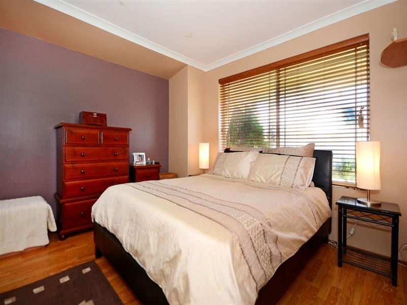 4 Loire Elbow, Caversham WA 6055