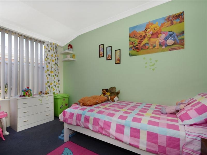 4 Loire Elbow, Caversham WA 6055