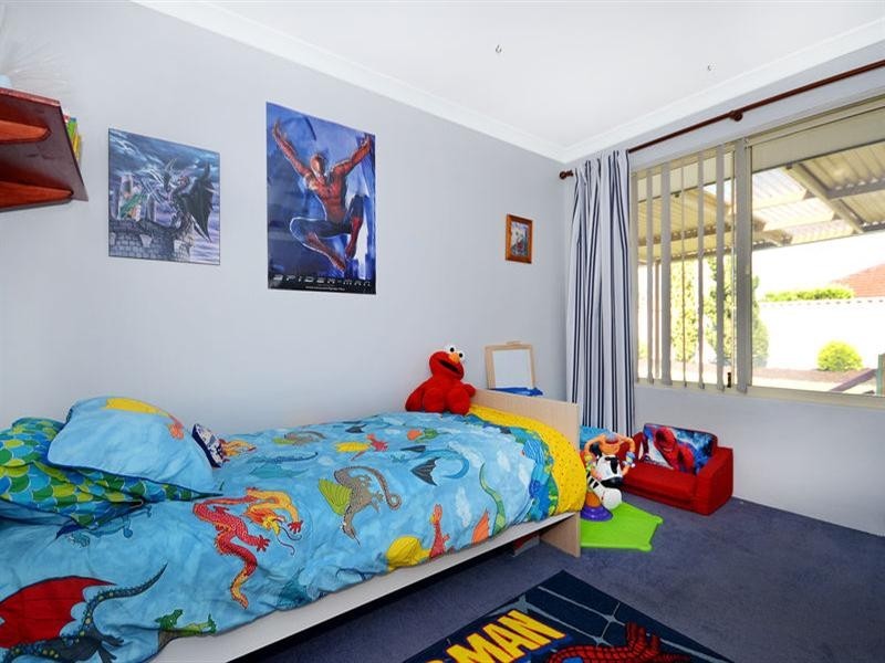 4 Loire Elbow, Caversham WA 6055