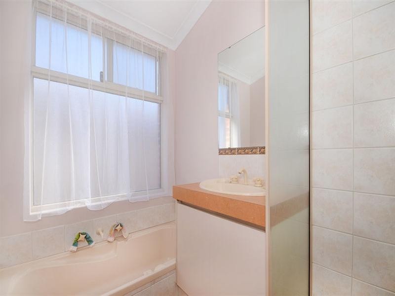 4 Loire Elbow, Caversham WA 6055