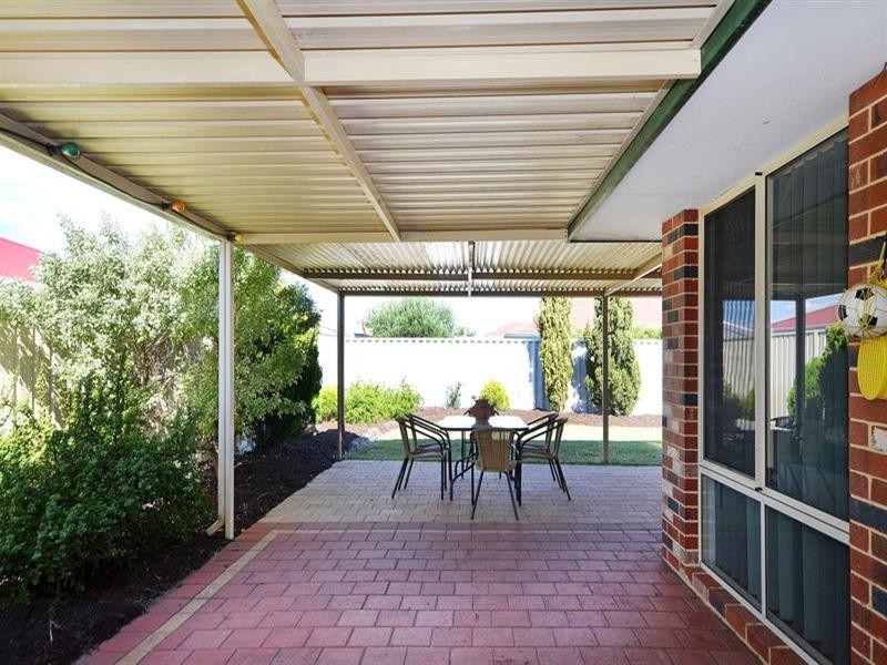 4 Loire Elbow, Caversham WA 6055