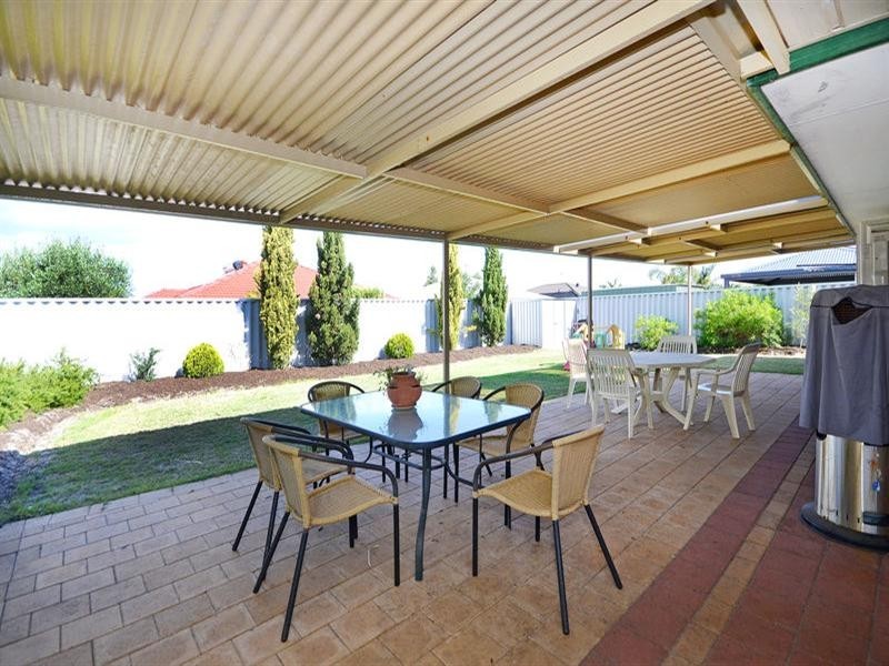 4 Loire Elbow, Caversham WA 6055