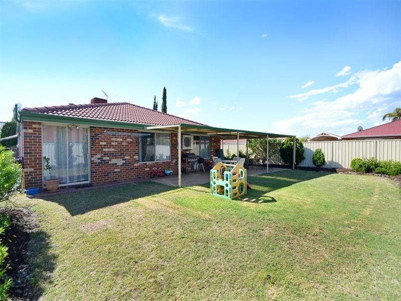 4 Loire Elbow, Caversham WA 6055