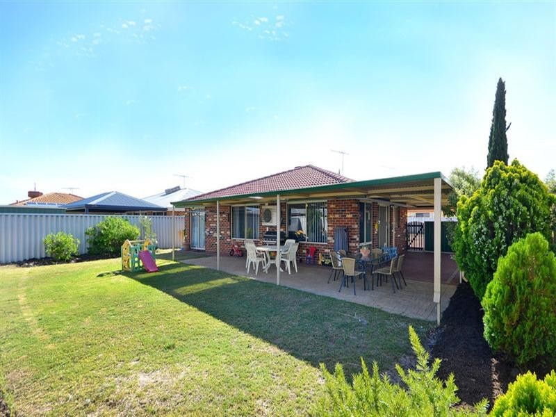 4 Loire Elbow, Caversham WA 6055