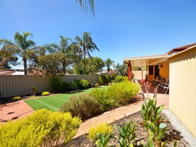 24 Rhine Crescent, Beechboro WA 6063