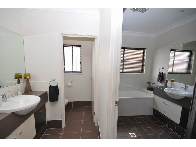 34 Peachester Close, Ormeau QLD 4208