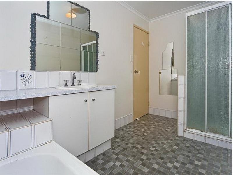 Edens Landing QLD 4207