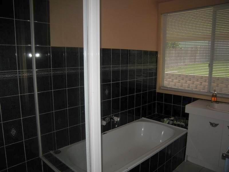 4 Harding Boulevard, Mount Warren Park QLD 4207