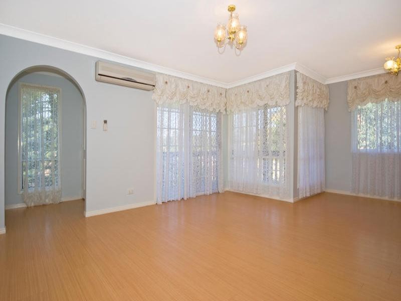 35 Tregana Circuit, Edens Landing QLD 4207