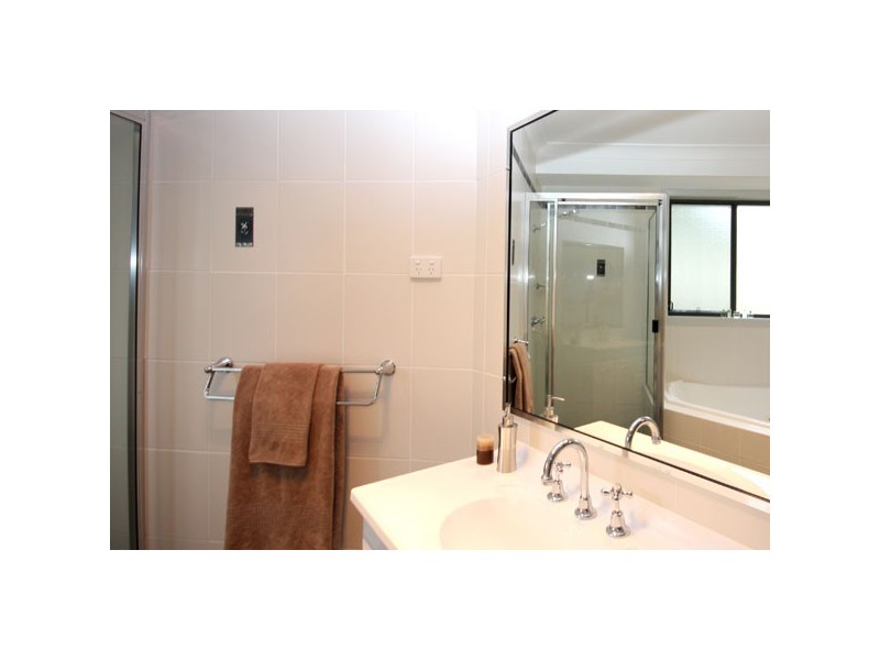 5 Vostok Cove, Cameron Park NSW 2285