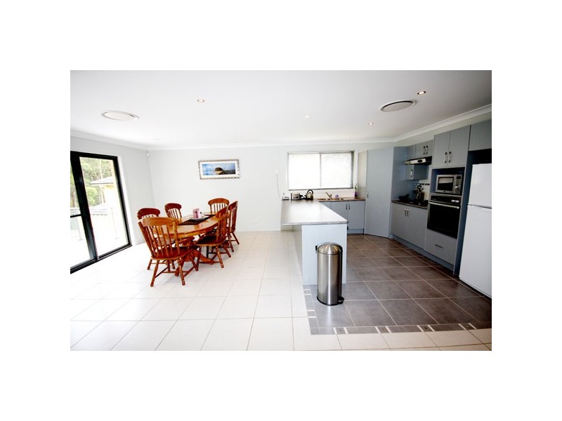 5 Vostok Cove, Cameron Park NSW 2285
