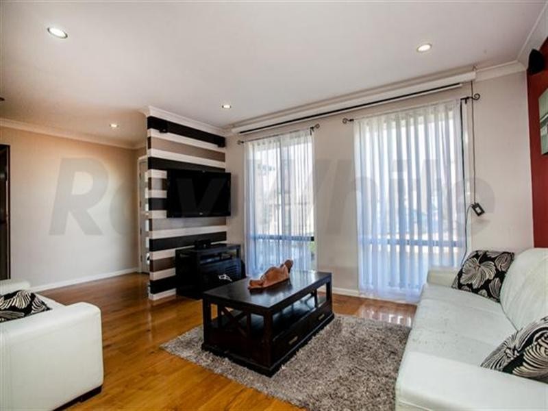 27 Kukundi Drive, Glenmore Park NSW 2745