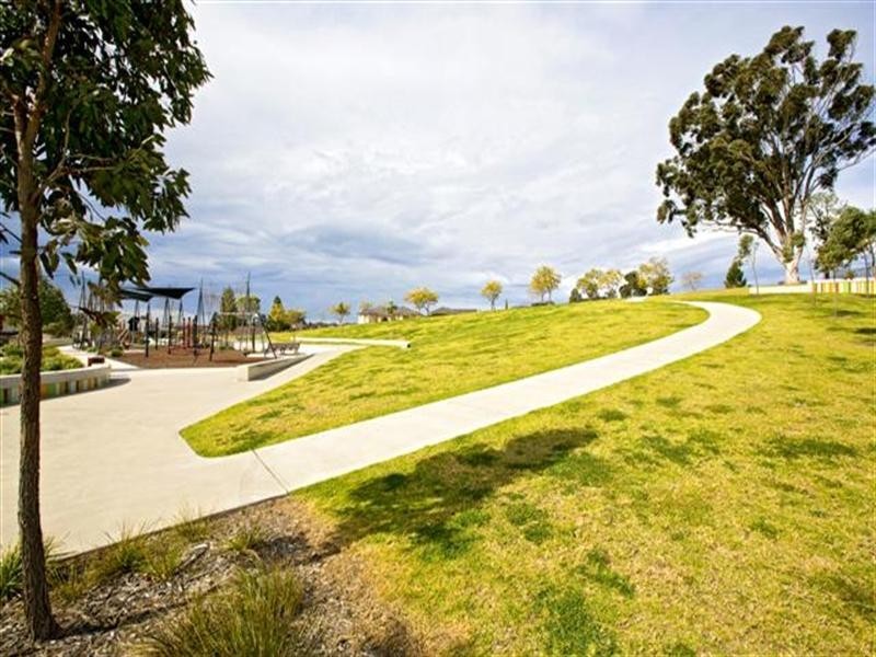 15 Loch Avenue, Glenmore Park NSW 2745