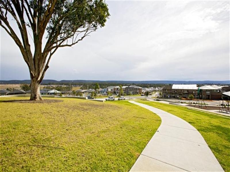 15 Loch Avenue, Glenmore Park NSW 2745