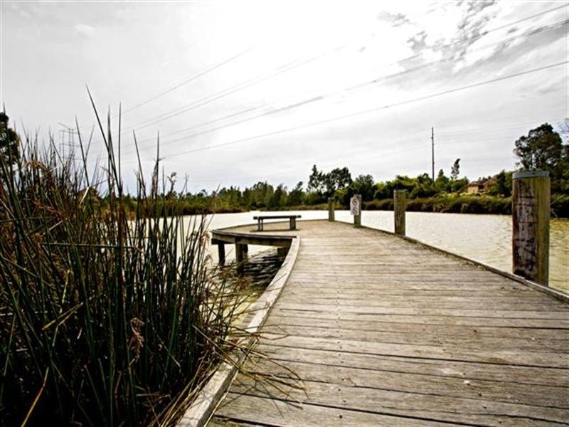 15 Loch Avenue, Glenmore Park NSW 2745