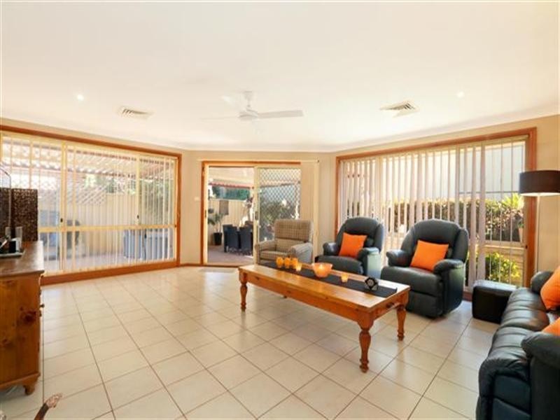 12 Freesia Place, Glenmore Park NSW 2745