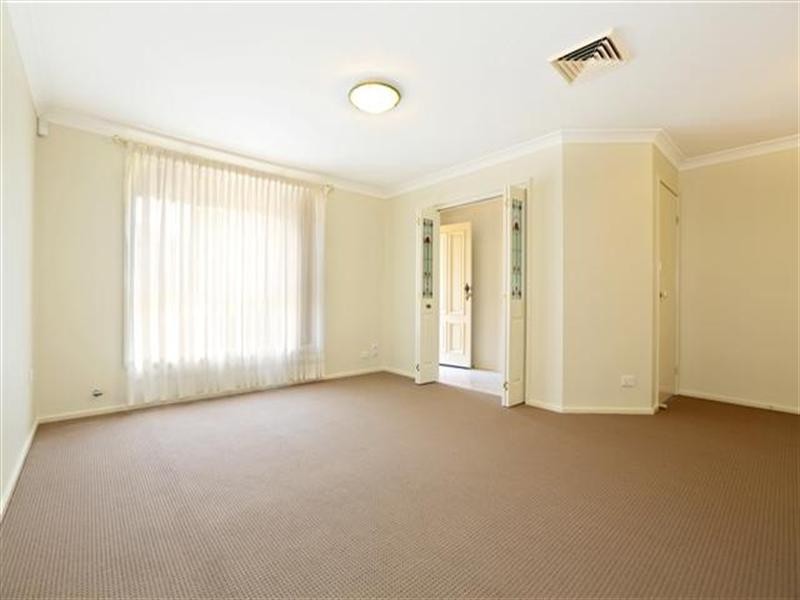 9 Bluebell Close, Glenmore Park NSW 2745