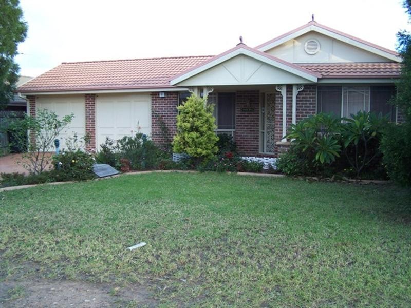 8 The Lakes Drive, Glenmore Park NSW 2745