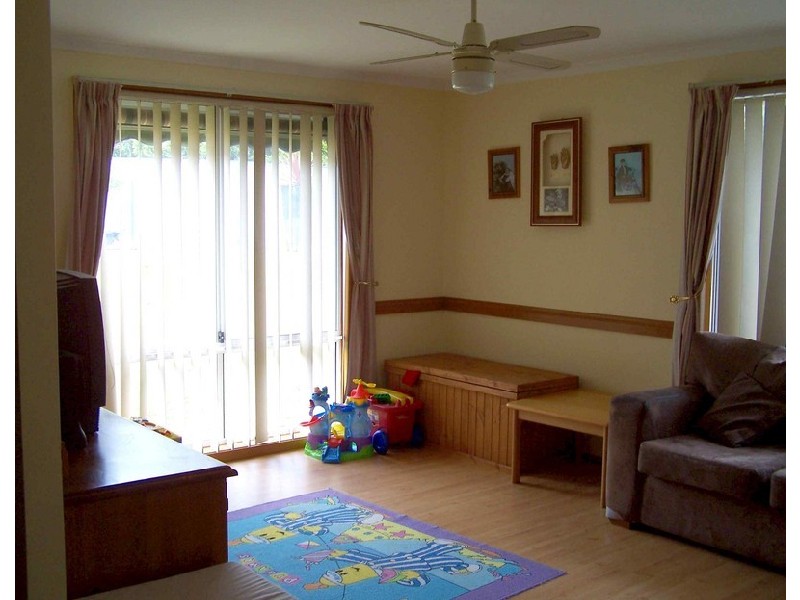 8 Allison Drive, Glenmore Park NSW 2745