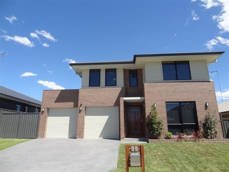 14 Foothills Terrace, Glenmore Park NSW 2745
