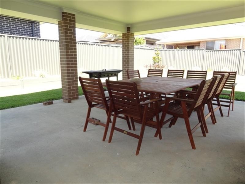 14 Foothills Terrace, Glenmore Park NSW 2745