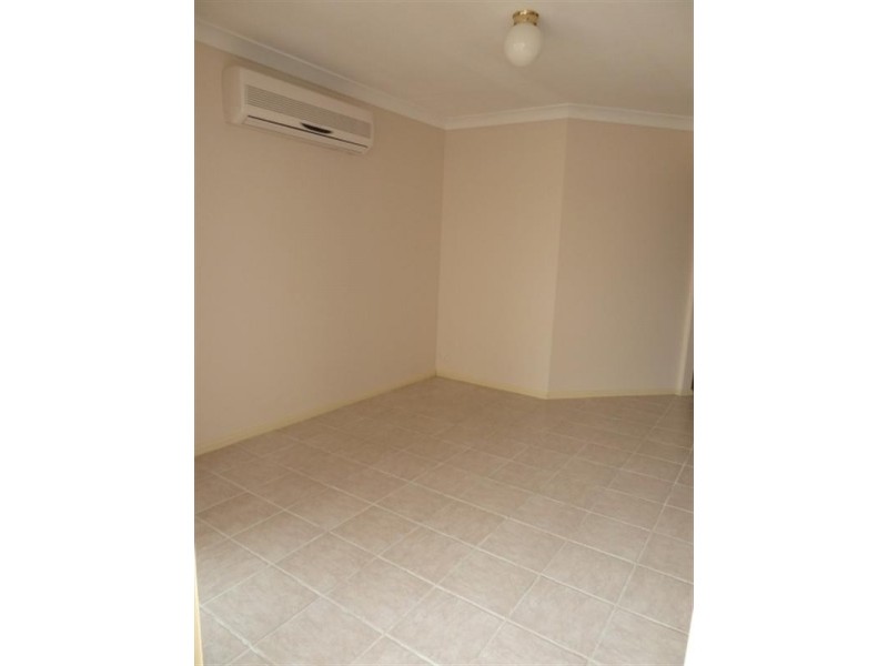 8 Coco Drive, Glenmore Park NSW 2745