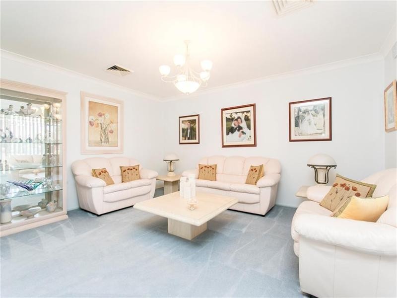 9 Kylie Tennant Close, Glenmore Park NSW 2745