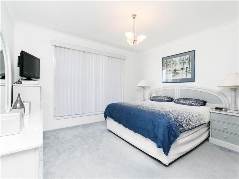 9 Kylie Tennant Close, Glenmore Park NSW 2745