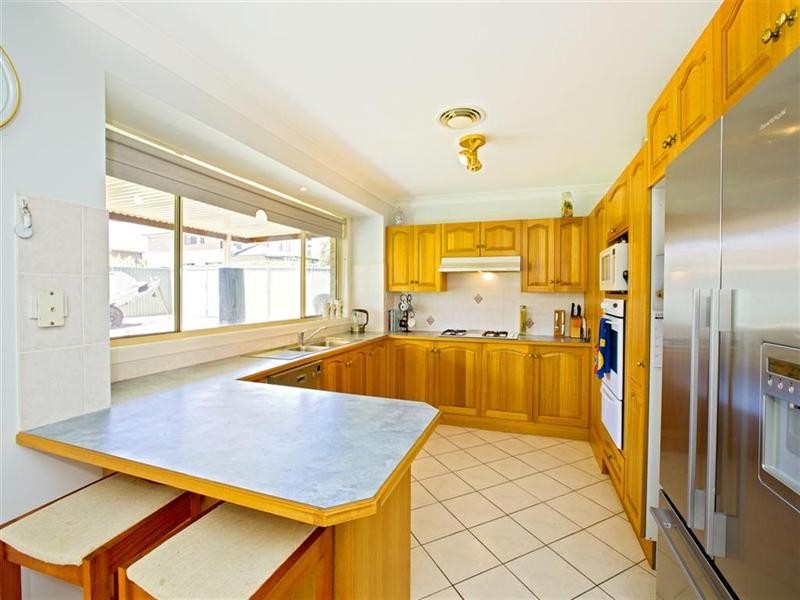 8 Windorra Avenue, Glenmore Park NSW 2745