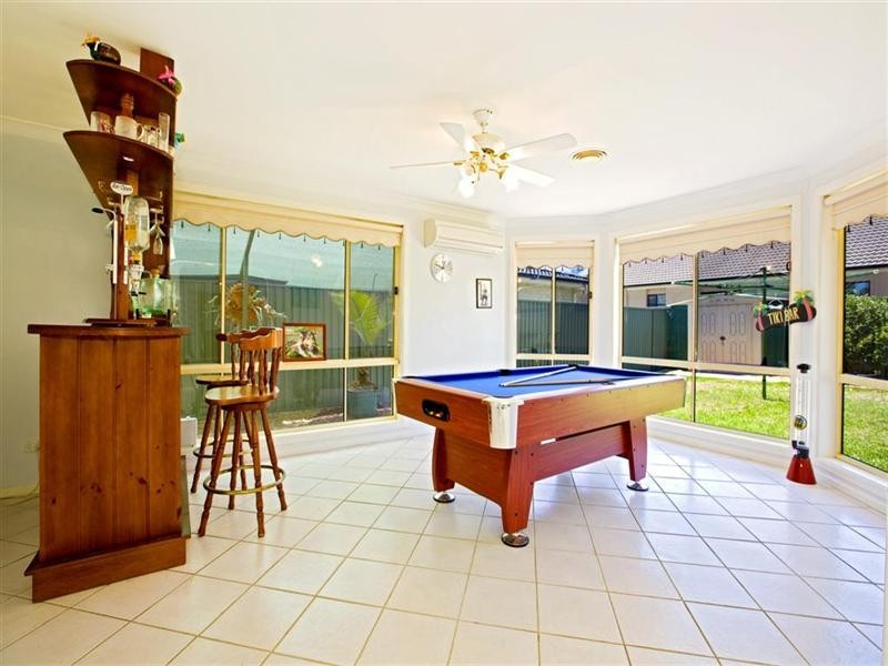 8 Windorra Avenue, Glenmore Park NSW 2745