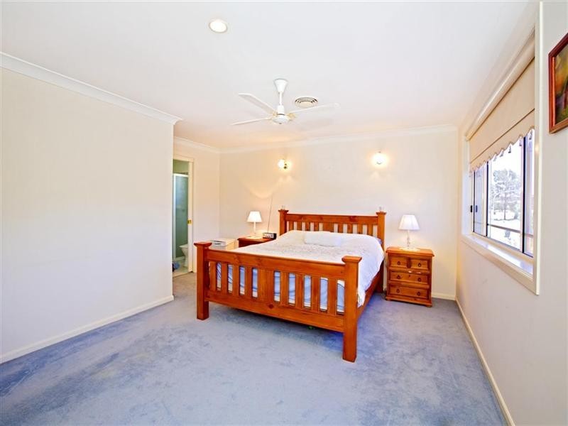 8 Windorra Avenue, Glenmore Park NSW 2745