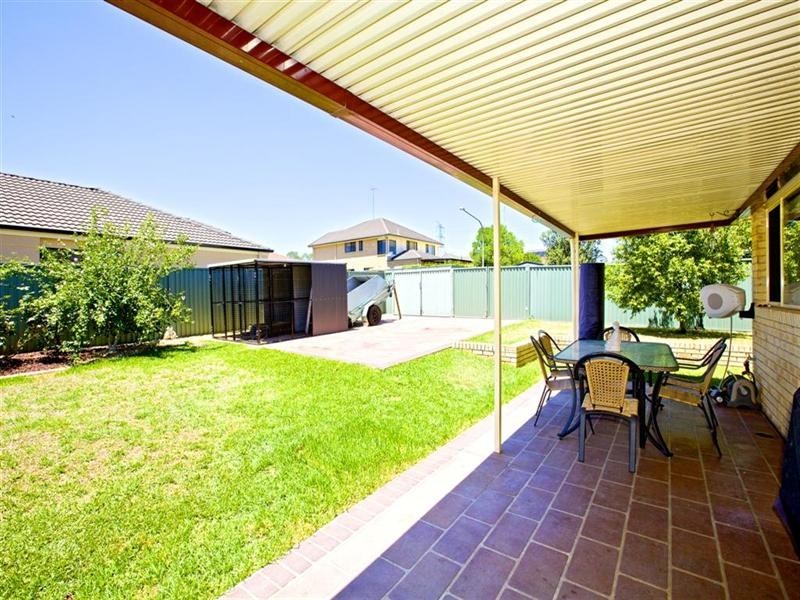 8 Windorra Avenue, Glenmore Park NSW 2745