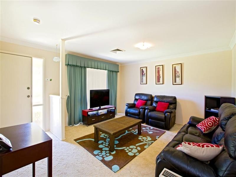2 Binnit Place, Glenmore Park NSW 2745