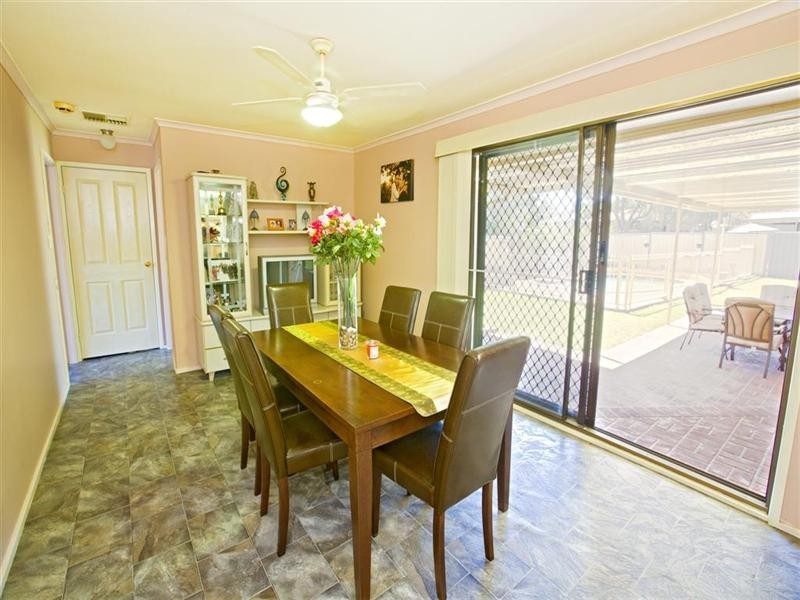 1 Nightmist Grove, St Clair NSW 2759